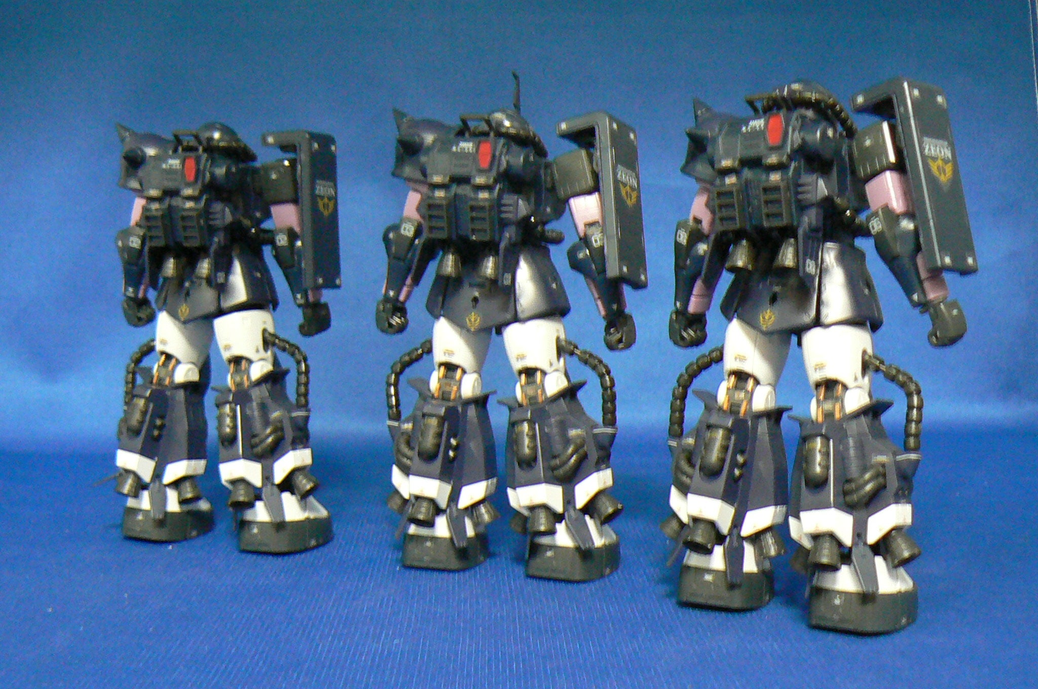 MS-06R-1A 黒い三連星専用ザクⅡ3機セットで完成です♪ | 私の自慢の