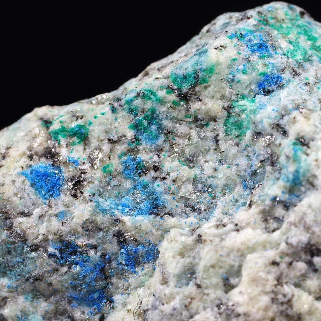 人が踏み込まない秘境に存在する…『K2ブルー』 | Gems〜ジェムズ〜