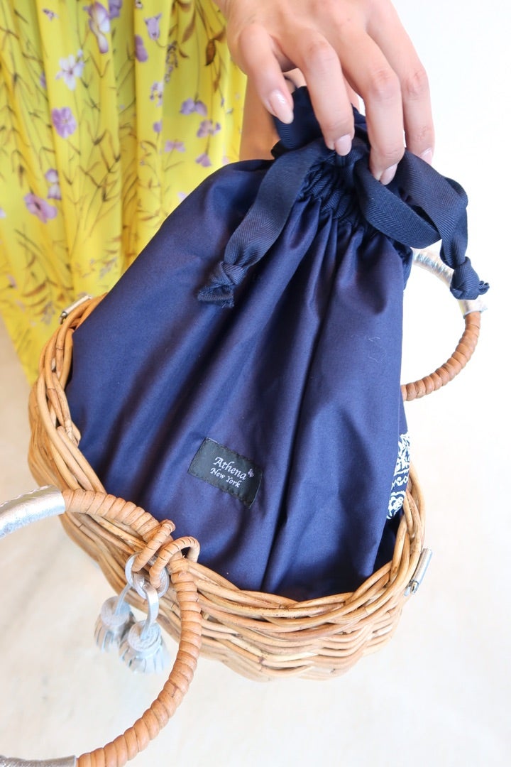 ニューヨーカーの休日スタイル♡アシーナのカゴバッグが可愛い