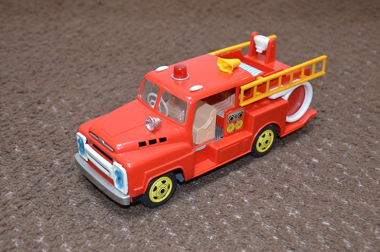 レトロ玩具5 日産ボンネット消防車 | 「レッド・インパルスの消防車