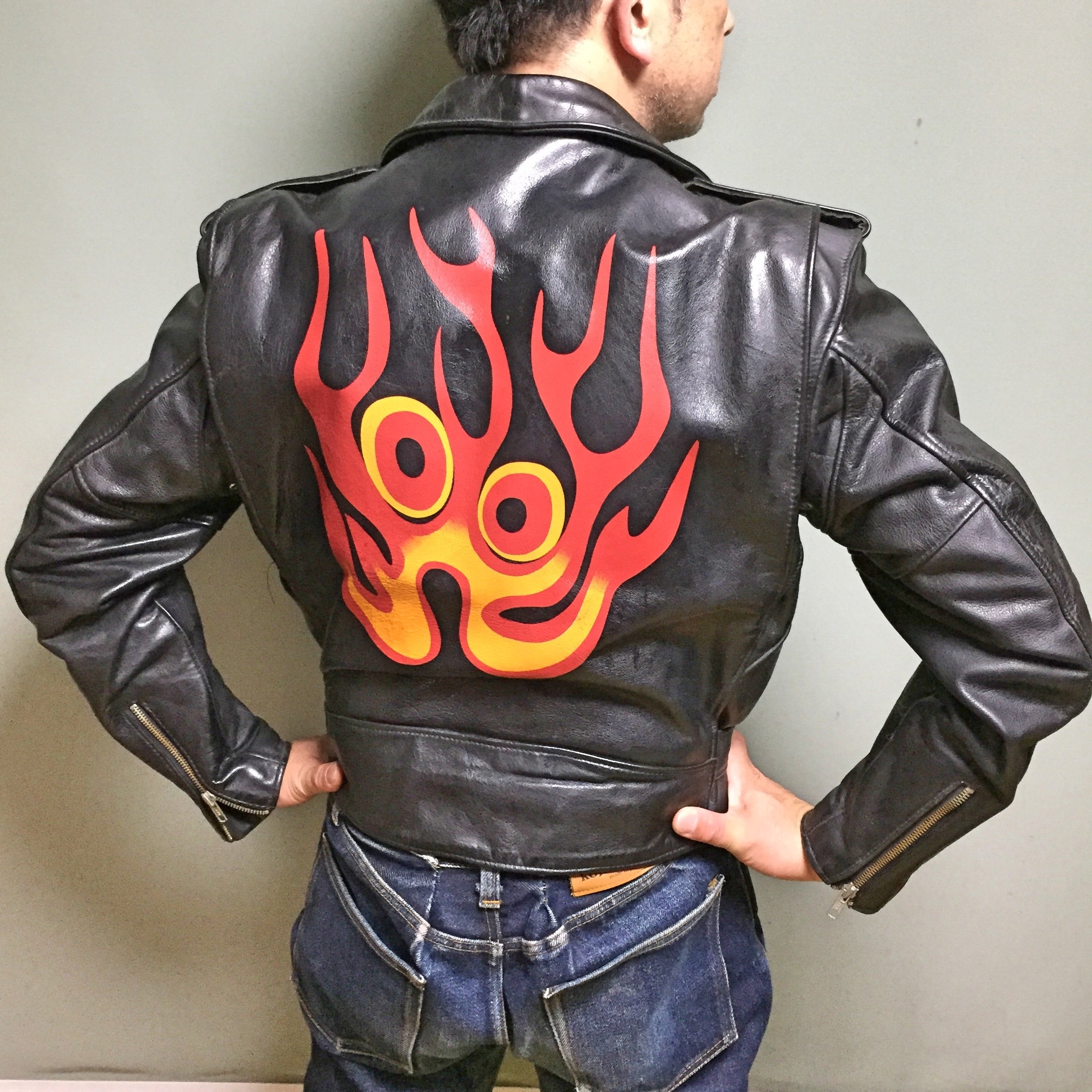 30代で購入したバーチャファイター2版ジャッキー革ジャン。54歳の今