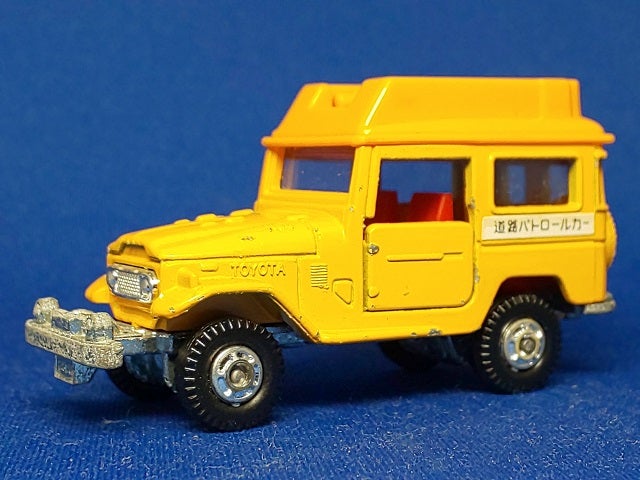 トミカ 76‐2 トヨタ ランドクルーザー 道路公団車 1976年