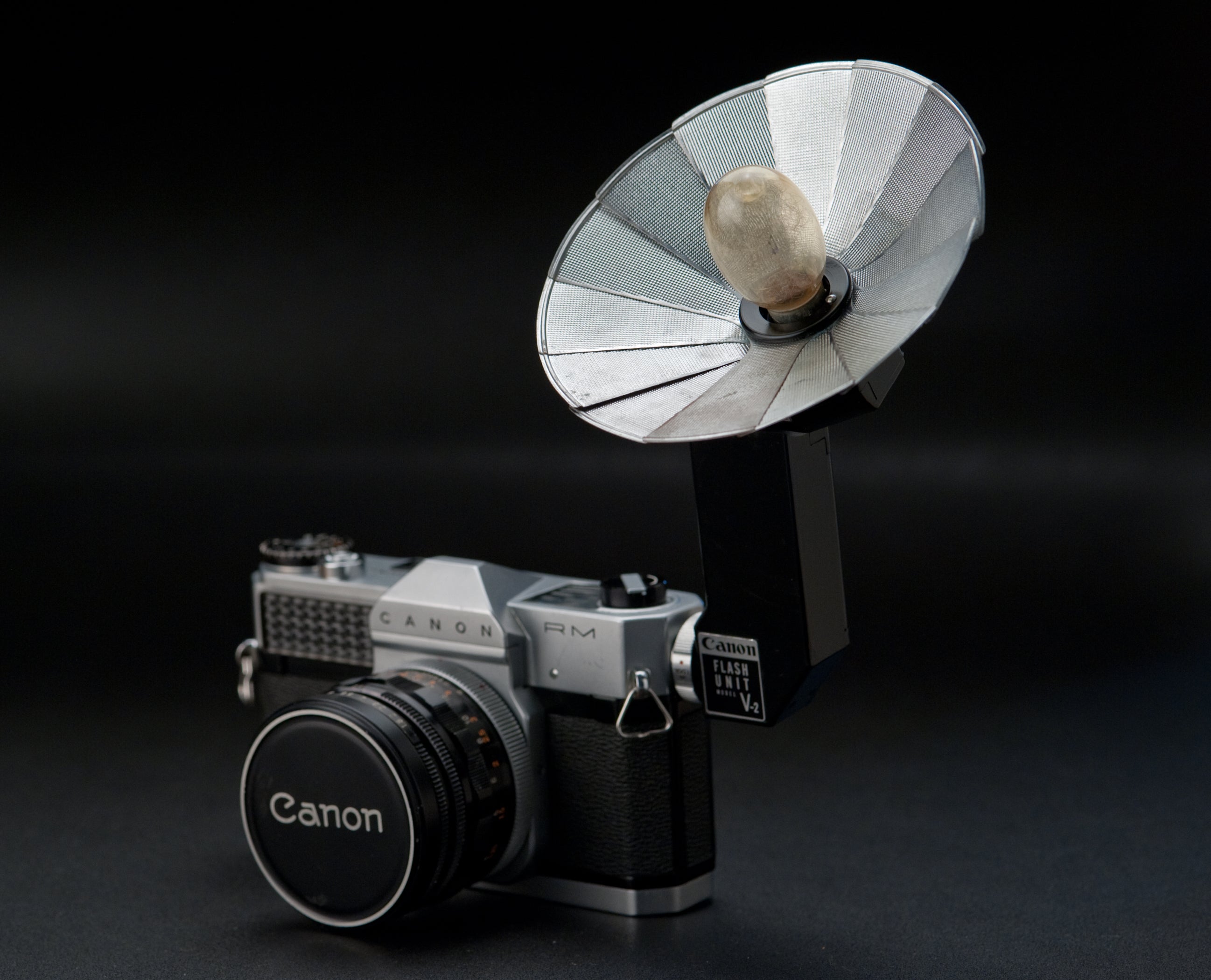 第54回 キヤノン フラッシュユニットモデル V-2 | フラッシュバルブ