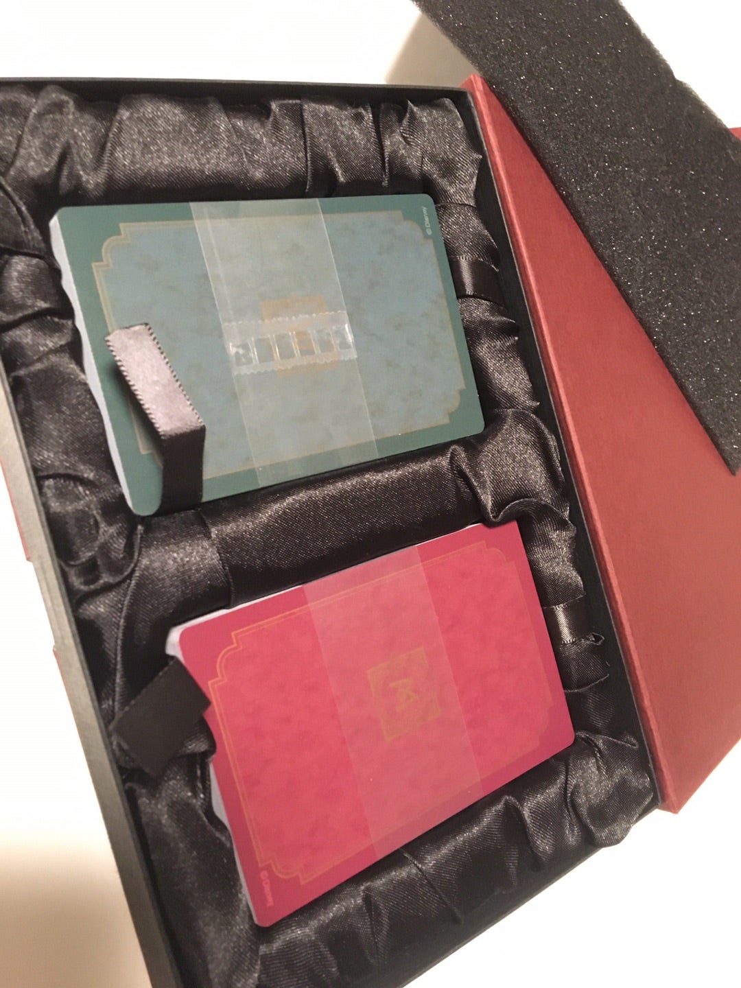 ミラコスタのトランプの箱開封！6年越しの記念品、箱の開け方 | Disney
