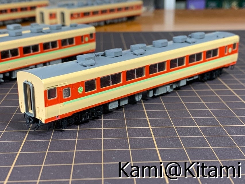 KATO旧製品キロ28の窓ガラスをTomix製キハ58系グリーン車に移植する