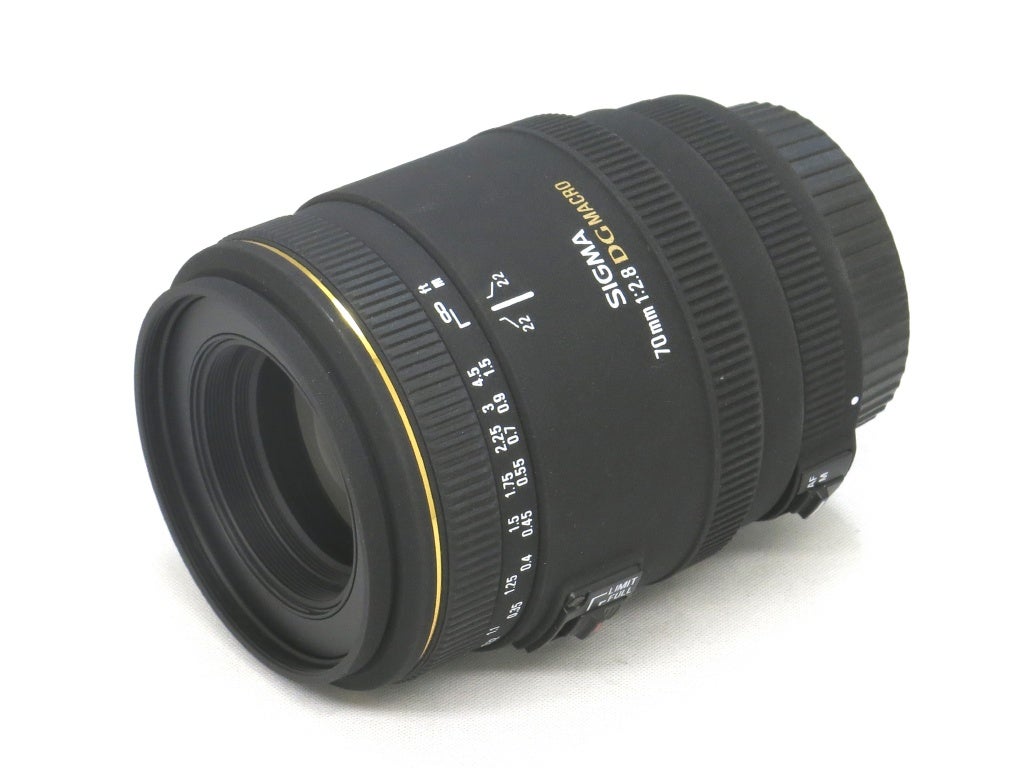 SIGMAのカミソリマクロの新型がFマウントで出るのを待っています