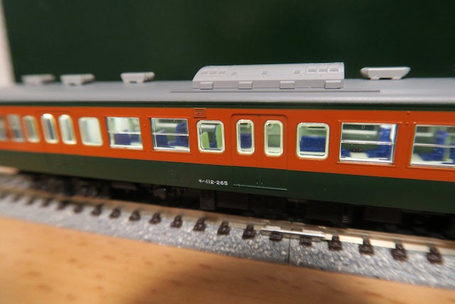 KATO 113系湘南色 室内灯取付 その2 | ダイス・クエイドのブログ