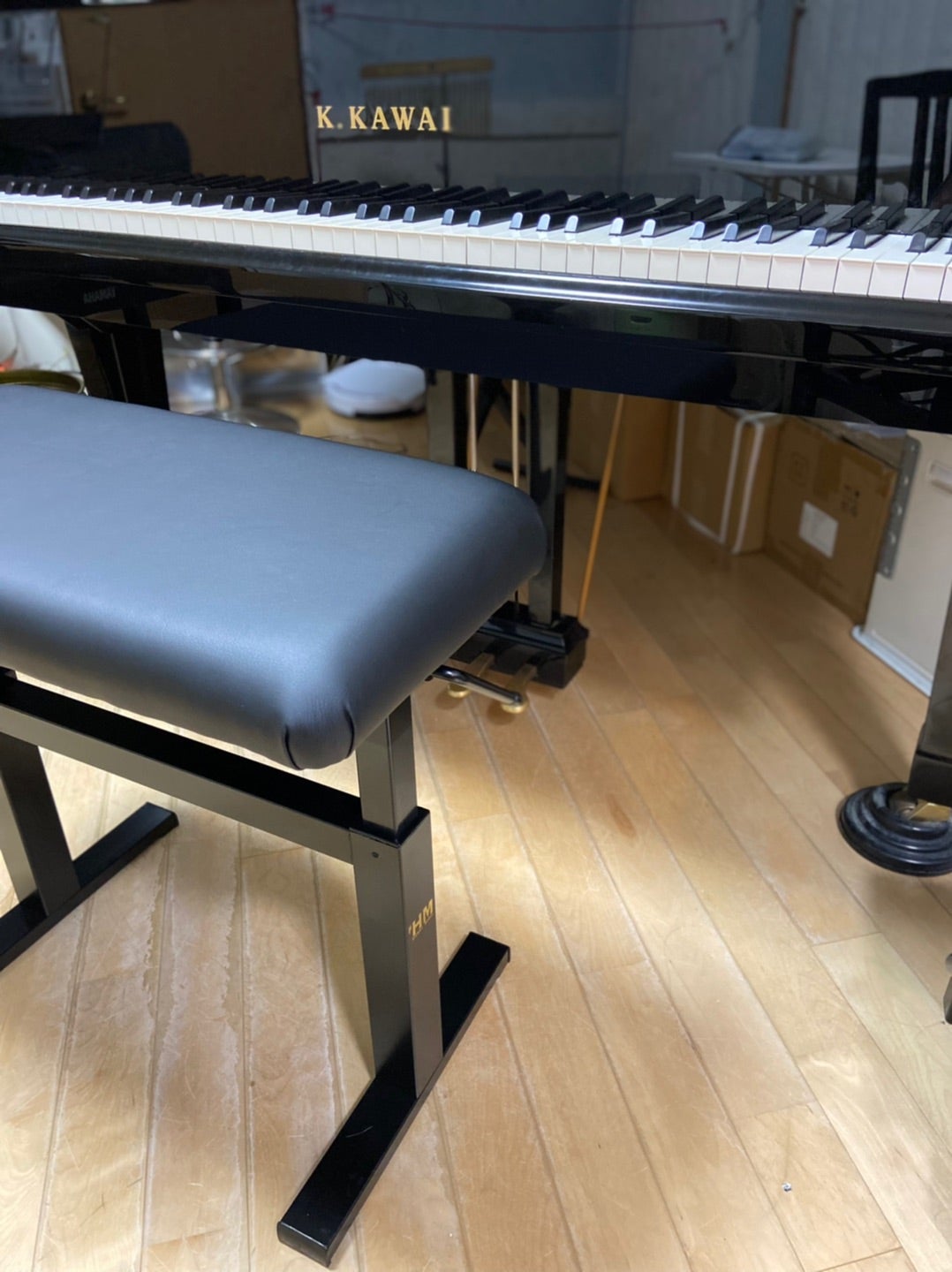 スペインからピアノの椅子届きましたー！イドラウ社 | 長崎・長与の