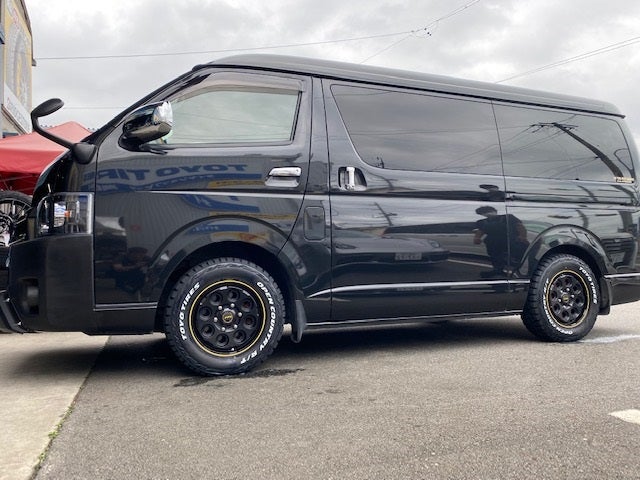 200系ハイエース トーヨーオープンカントリーRTホワイトレター