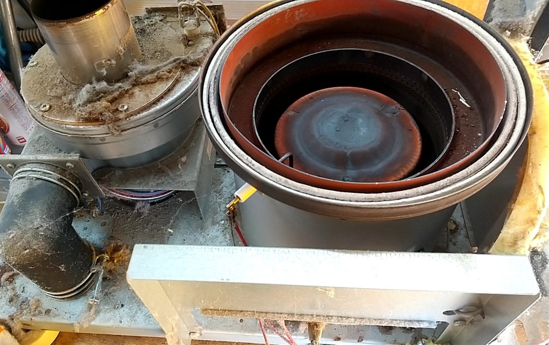 ストーブ分解掃除・修理】長年メンテナンスしていないストーブ