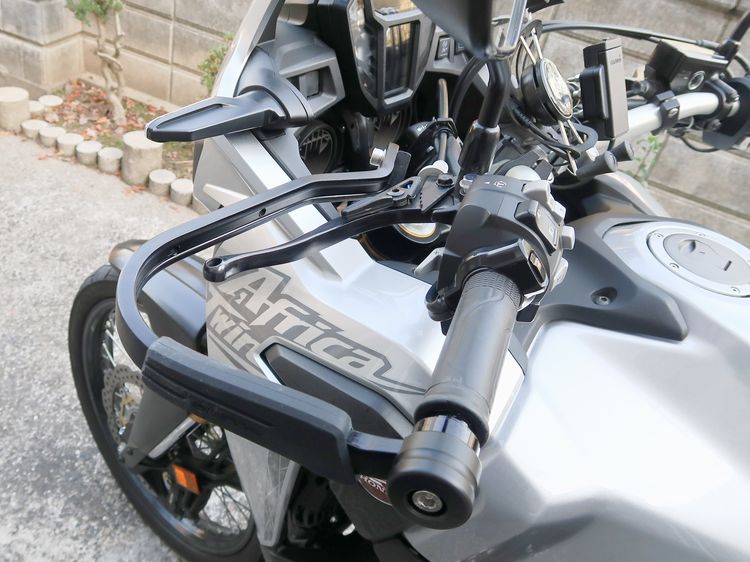 アフリカツインにハンドガードなど取り付け。 | バイクのあれこれの記録