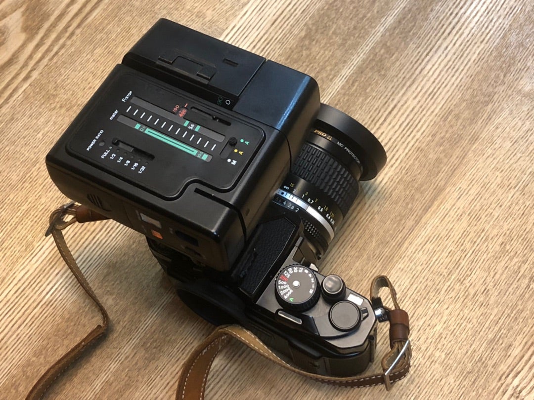 SUNPAK ストロボ B3000S | 小さな窓から見る風景