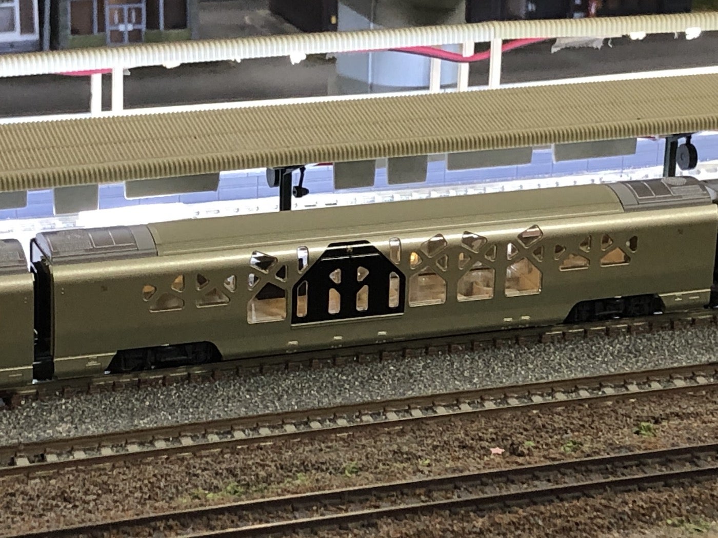 運行開始5周年】KATO 10-1447 E001系「TRAIN SUITE 四季島」 | 金屋代