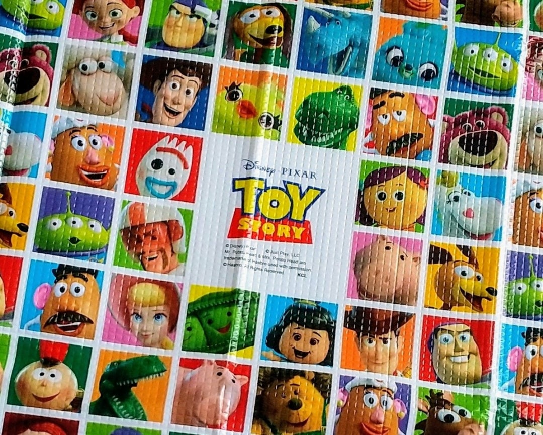 セリア、これは可愛い♡トイ・ストーリーのレジャーシート。 | 私も