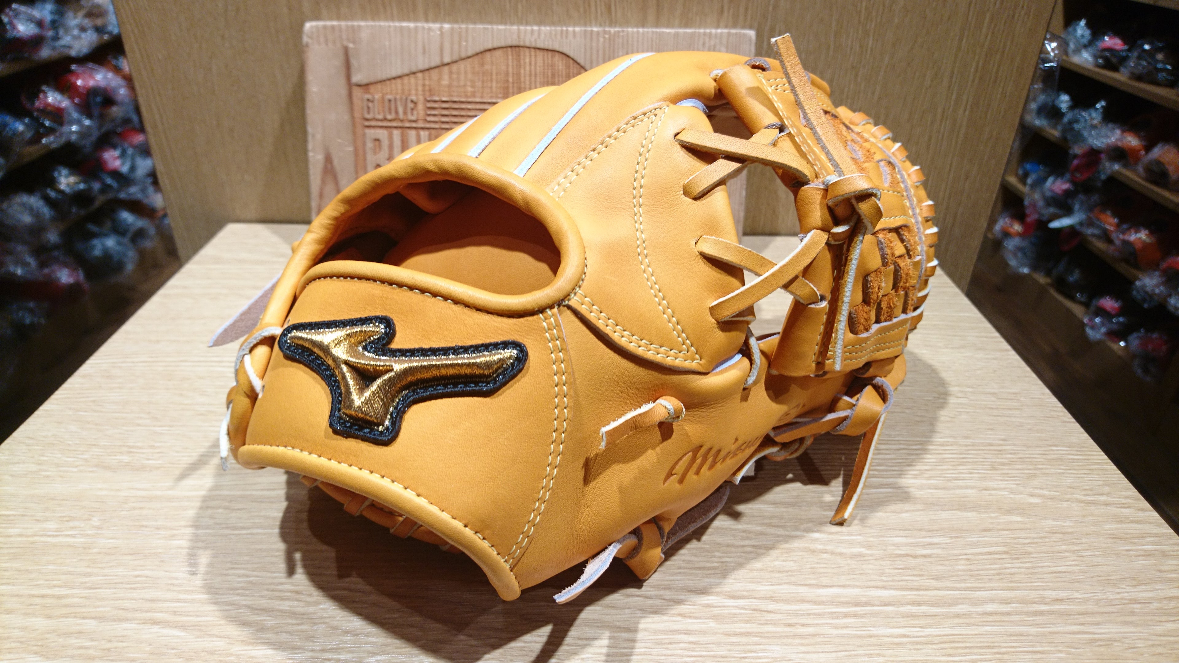 ミズノプロ】宮本慎也氏との共同開発［MMモデル]の型付け | ベース