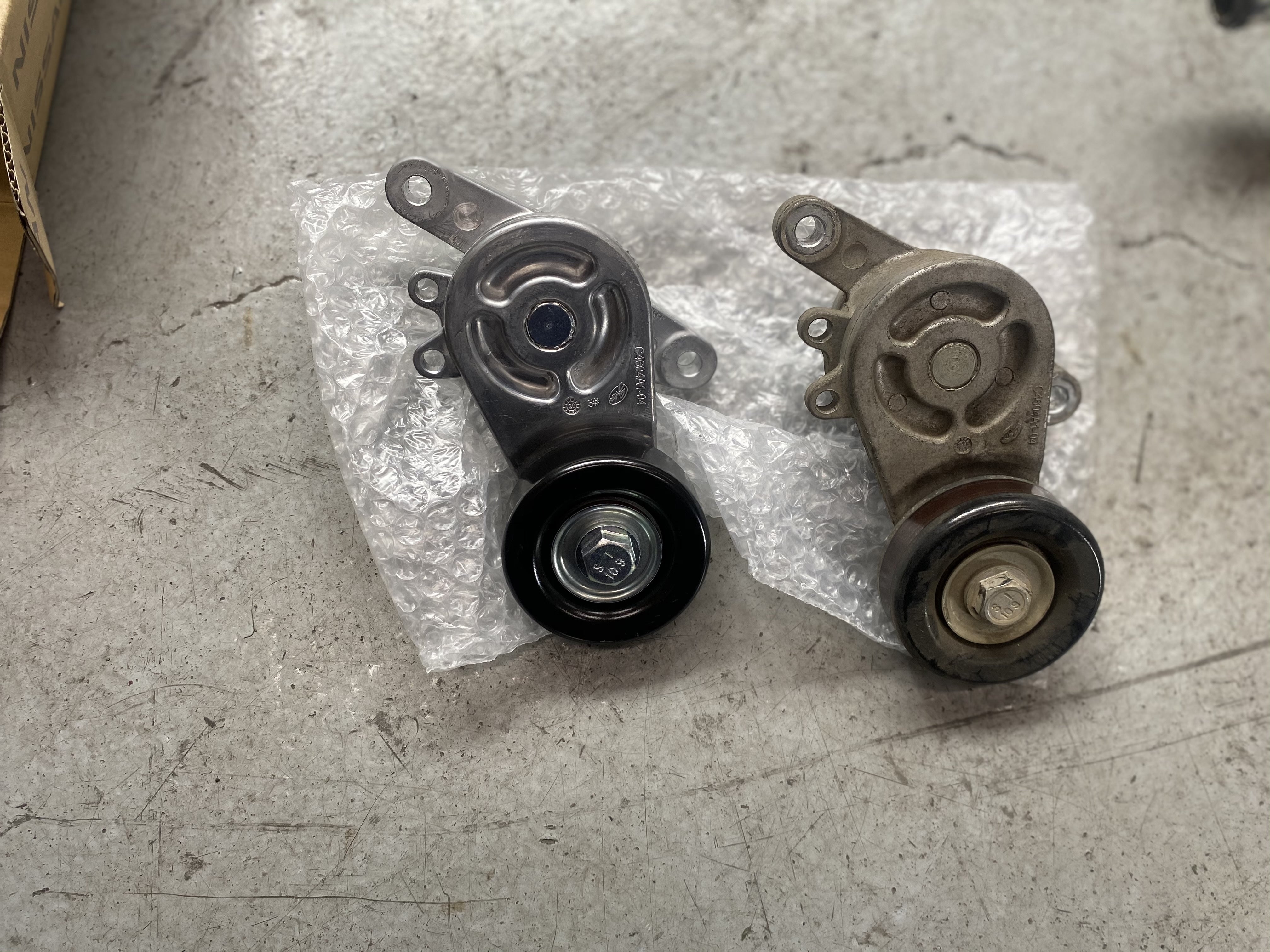 日産 ノート E12 ベルト鳴き ベルトテンショナー交換 | アールブイ