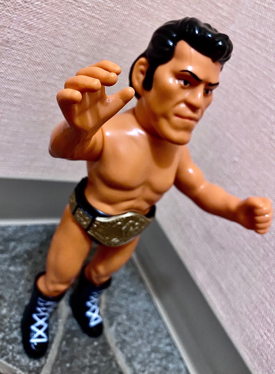 アントニオ猪木の80年代姿を造形したメディコムトイ×ブルマァク コラボ