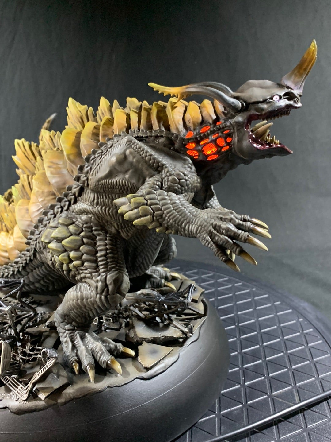 海洋堂 シンウルトラマン 透明怪獣ネロンガ ソフビキット 電飾フル