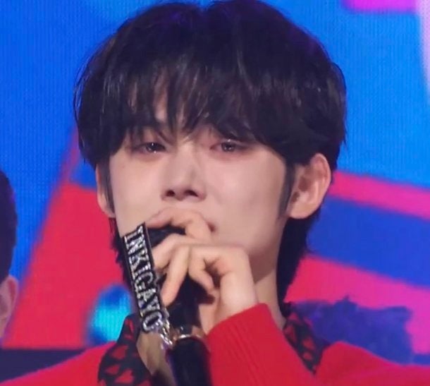 TXT人気歌謡1位！おめでとぉおおお！MCヨンジュンさんの涙よ( TДT