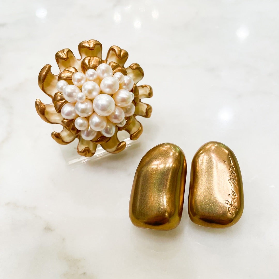 華やかな季節の花咲くブローチ | 10年以上も飽きないアクセサリー in