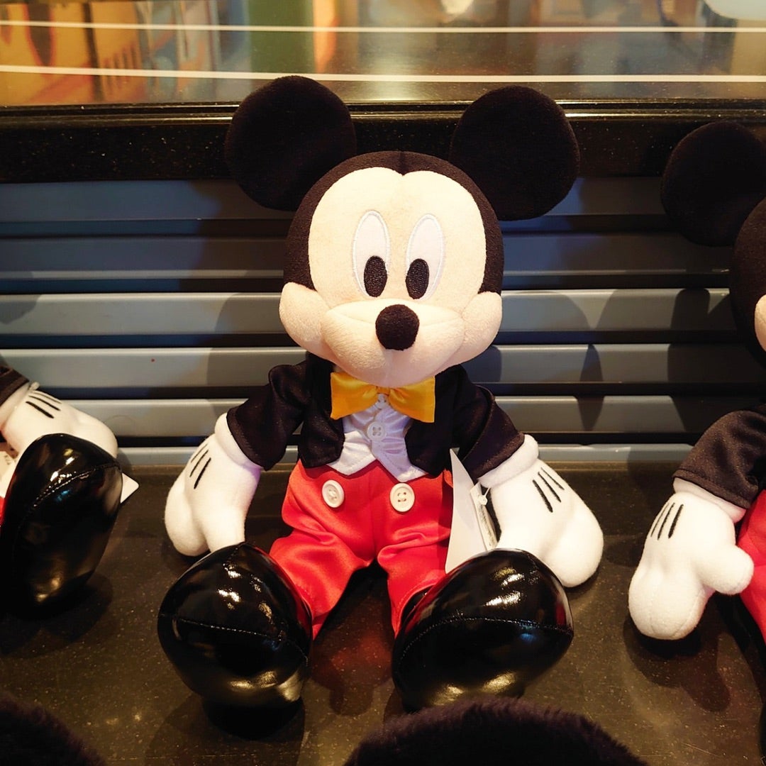 王道のタキシード姿！東京ディズニーリゾート ミッキーぬいぐるみ新