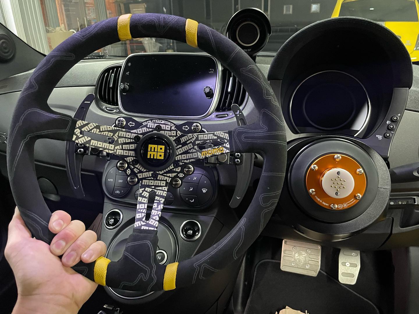 MOMOステアリング スイッチ &パドル付きボス取り付け | 一休オート