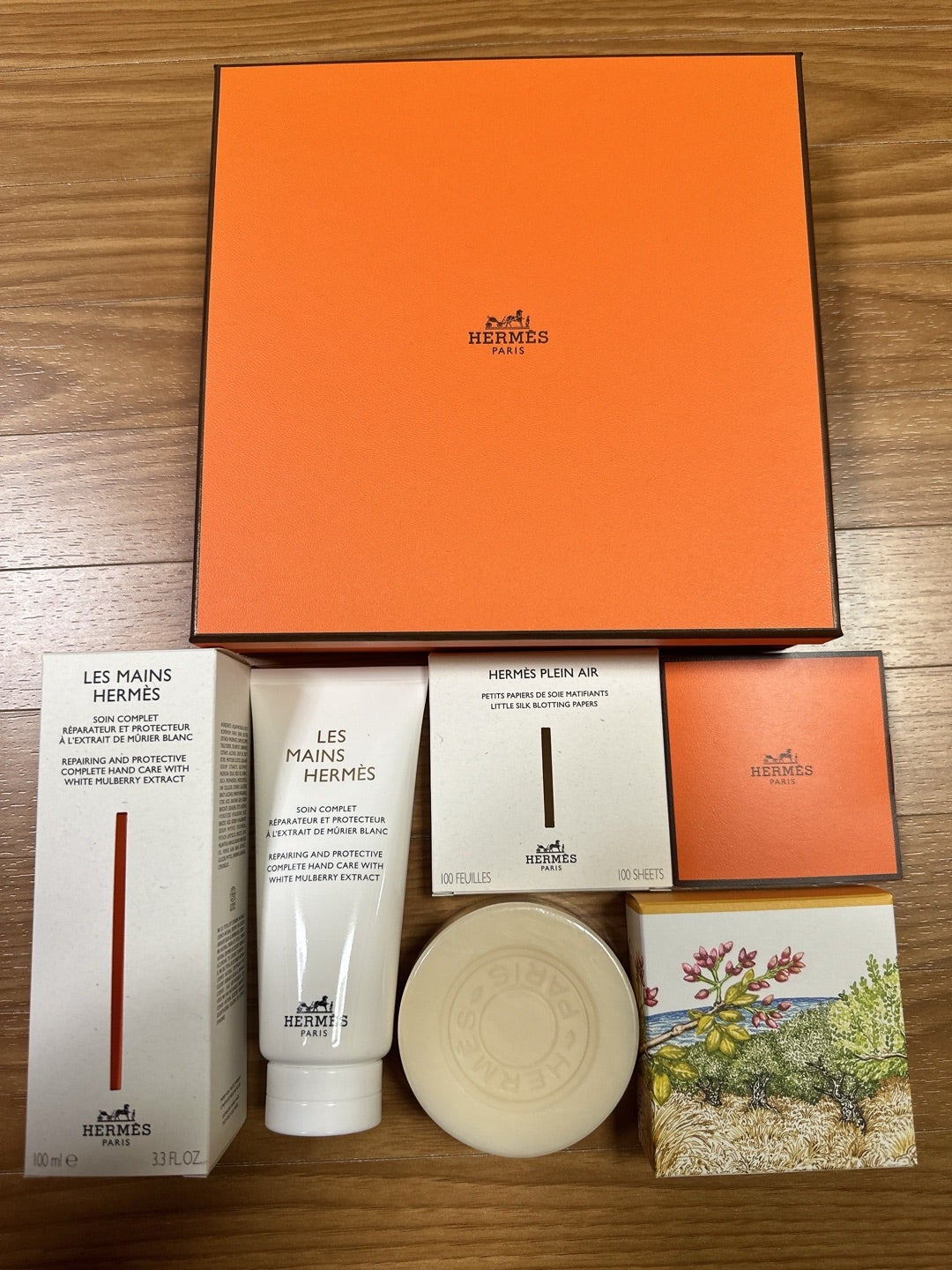 ☆HERMES☆イヤーズギフト☆ハンドクリーム&あぶらとり紙&パフュームド