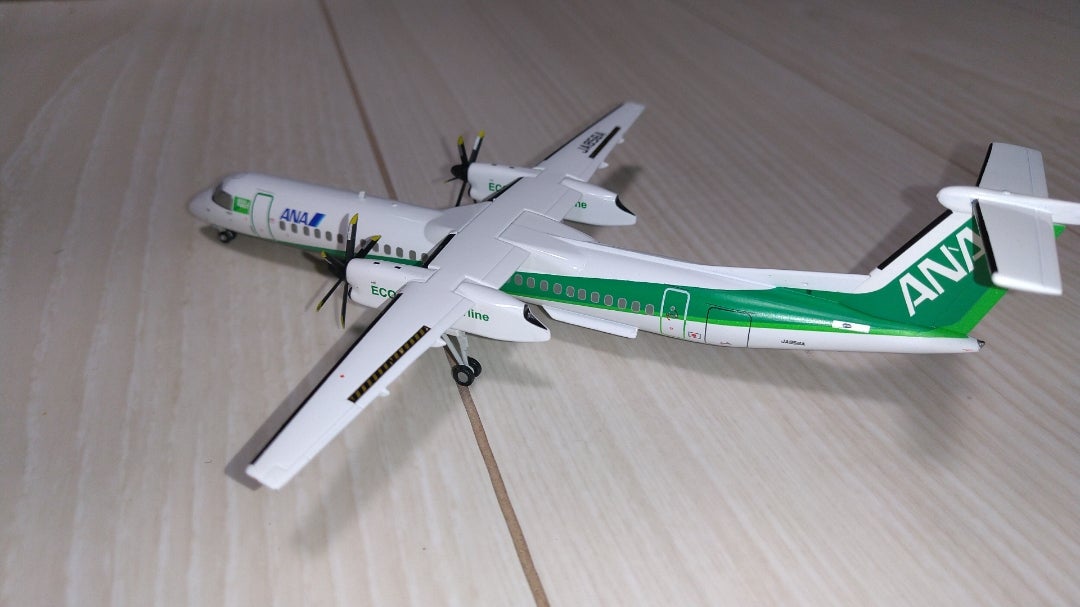 航空機・ヘリコプター ANA Dash8-Q400 JA451A eco Green 航空機