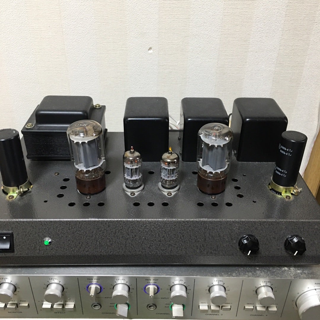 今日も寒いので真空管アンプを灯し、6L6真空管のロシア球