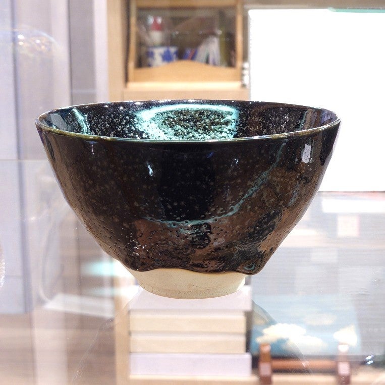 清水卯一「油滴天目釉 茶碗」をご紹介いたします | 大阪の掛軸・工芸品