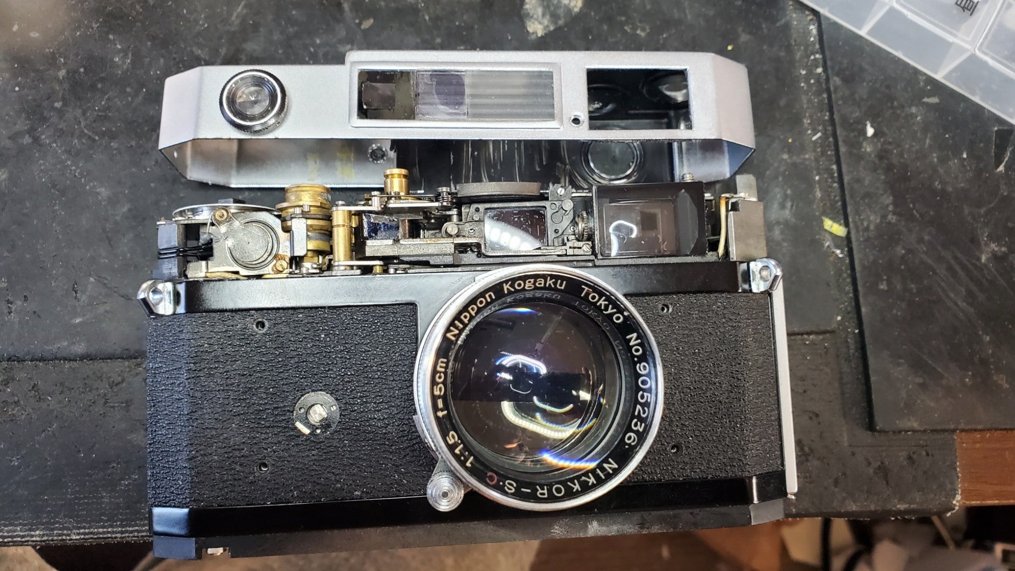 初めてのレンジファインダーカメラの分解 CANON 7S 初めて故のミスの