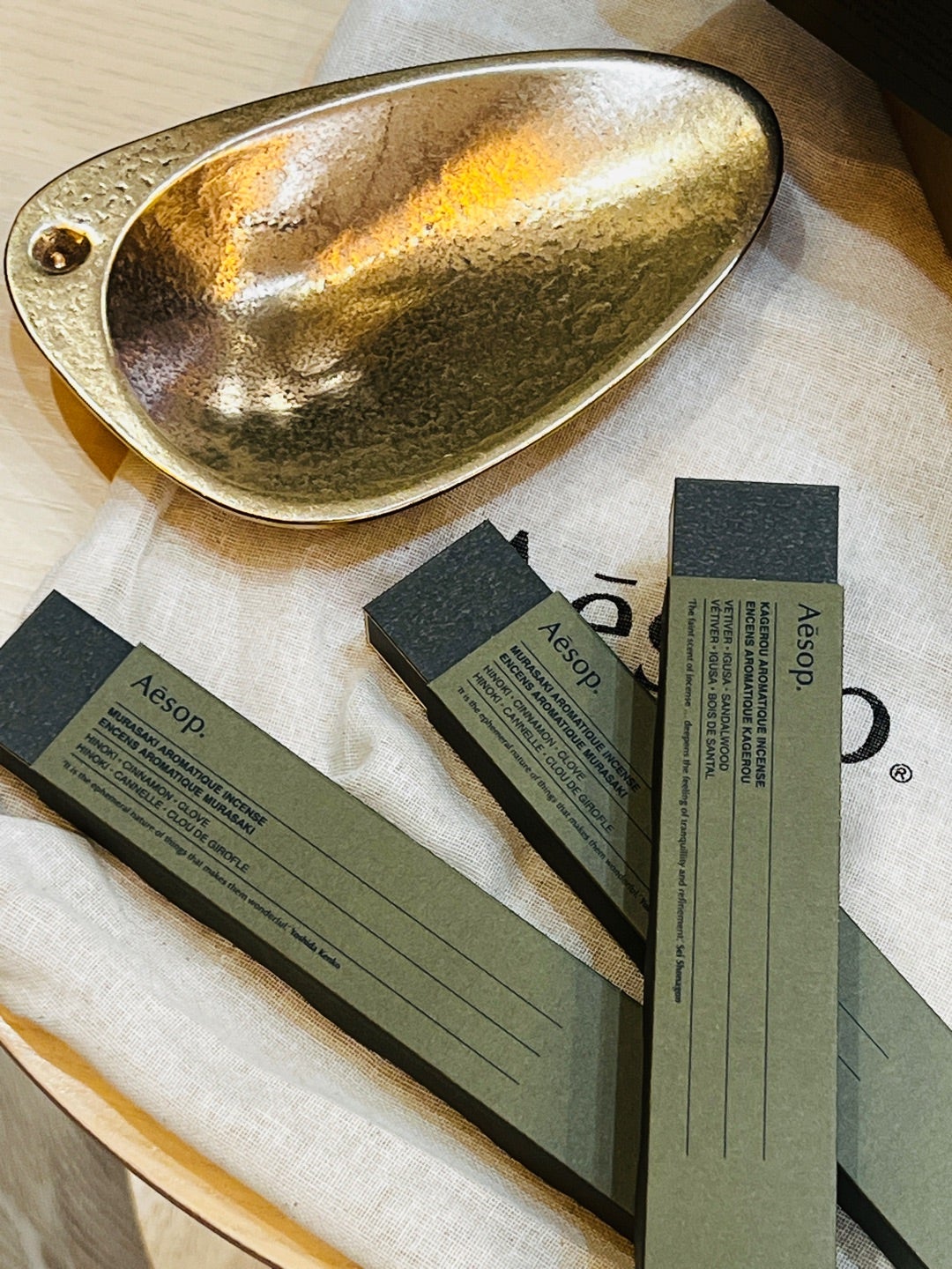 Aesop」フォーゲルスタジオがデザインしたブロンズ インセンス