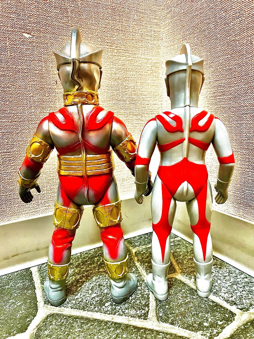 ベアモデル製エースロボットとやまなや製ウルトラマンA、造形の比較