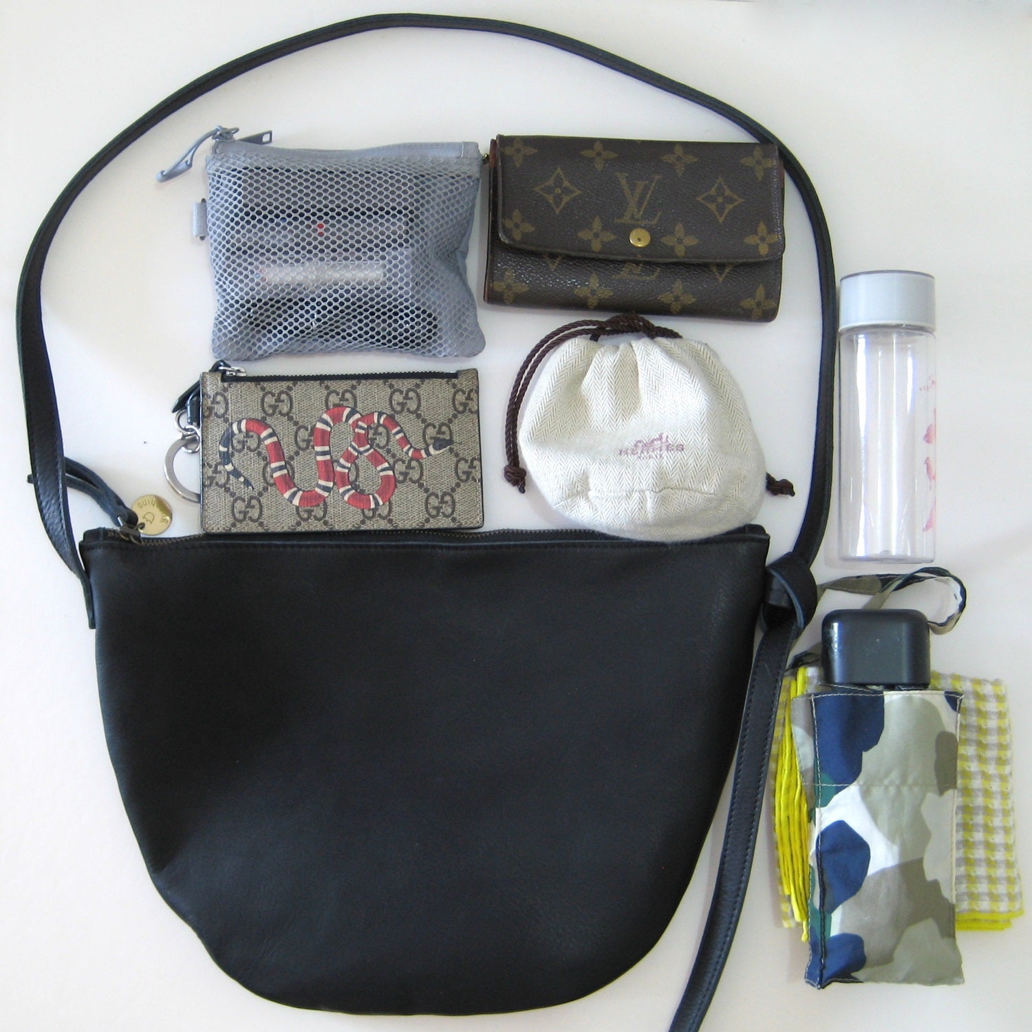 ハーフムーンの容量 | yucchino｜ユッキーノ -大人のための革のエコバッグ-