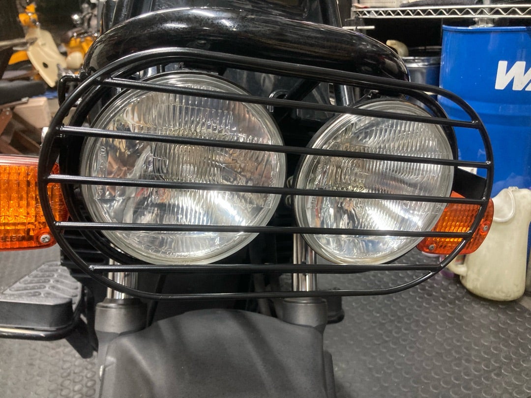 PS250のヘッドライトガード取り付け方法 | サワダ新聞