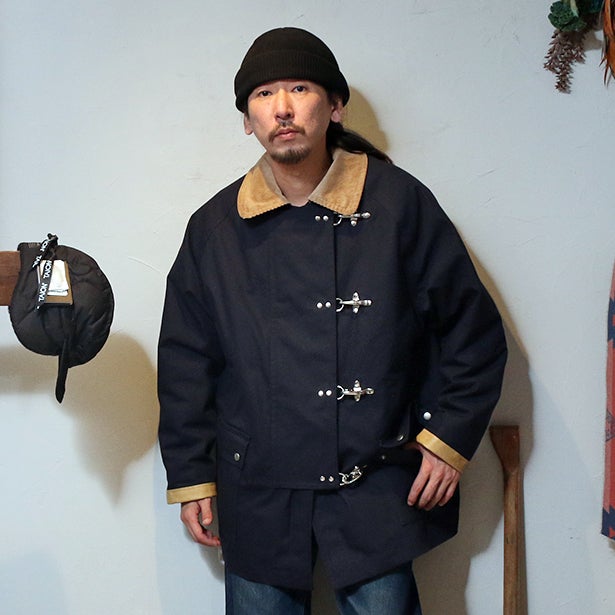 クラシックで落ち着いたデザインのFIREMAN COAT – TSUGU