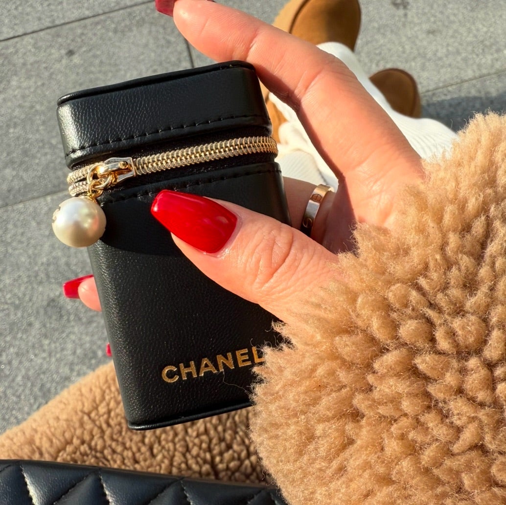 ミニマトにもすっぽり収まる♡お気に入りのCHANELリップポーチ | 30代