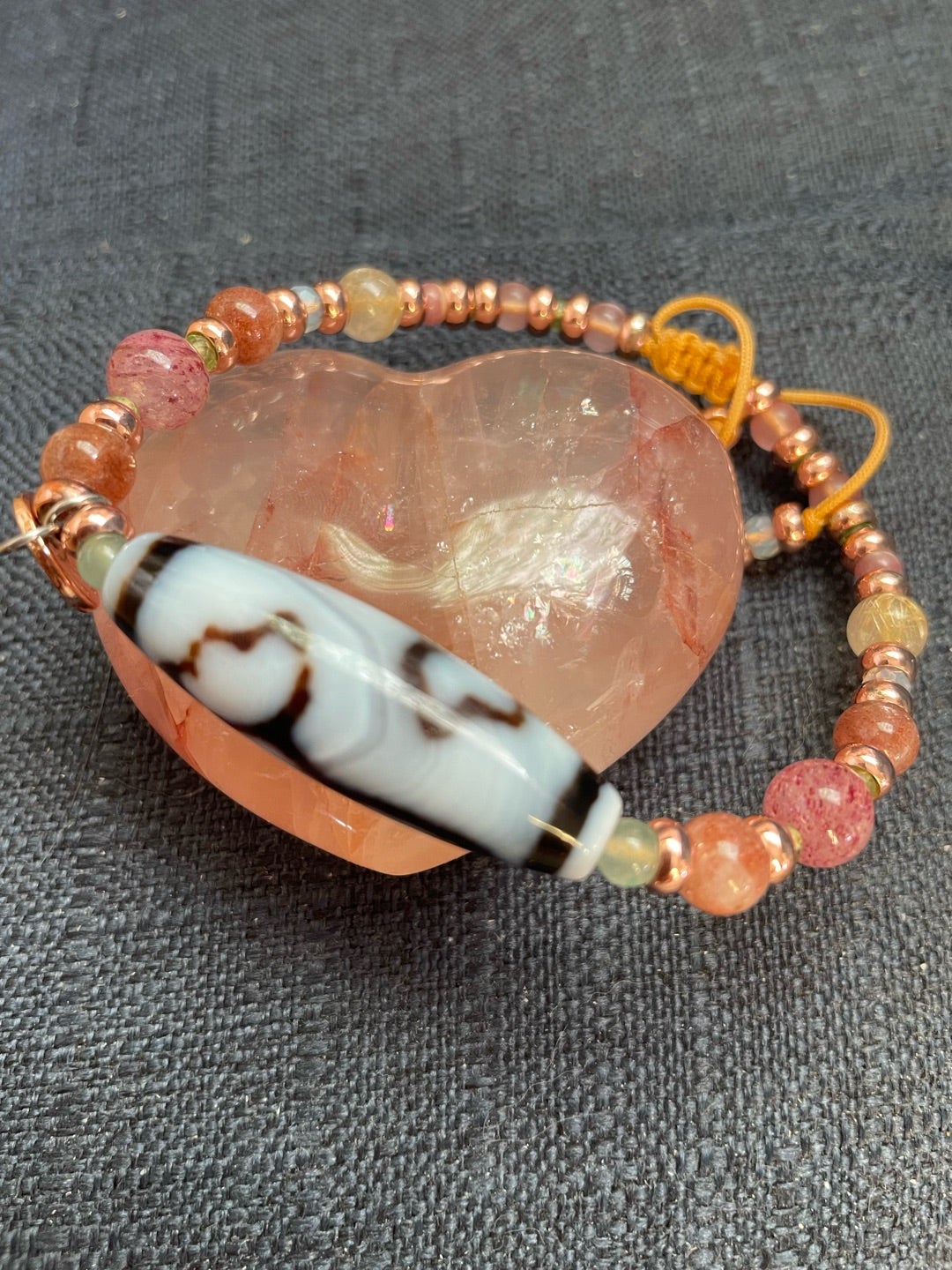 朱砂が浮かび上がってきた！？ピンク宝瓶水蓮花天珠 | 占いと推し活と8