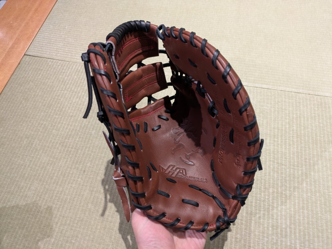 ハタケヤマ】硬式ファーストミット［坂口モデル／F42型］／操作性が