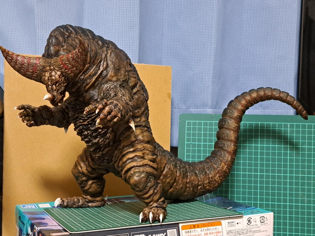 1番くじ ゴモラ 改造リペイント | ライトニングのフィギュア大好き(๑•̀