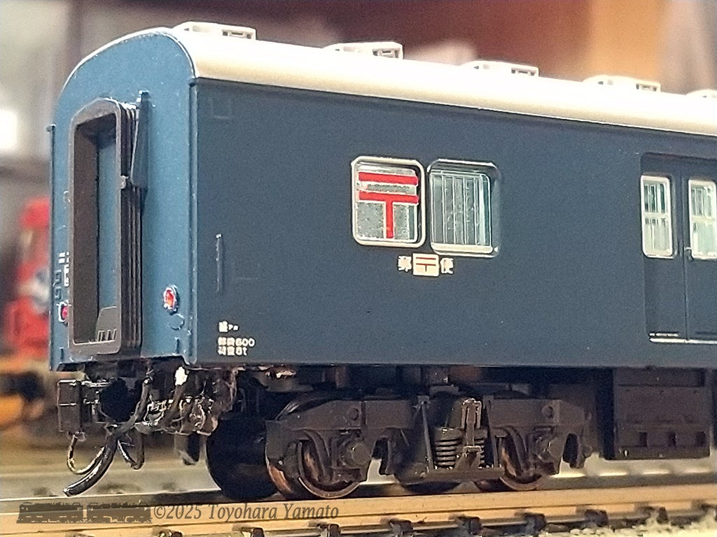 郵便車オユ10 冷房/非冷房着せ替え車両を整備 [鉄道模型] | 重単5175