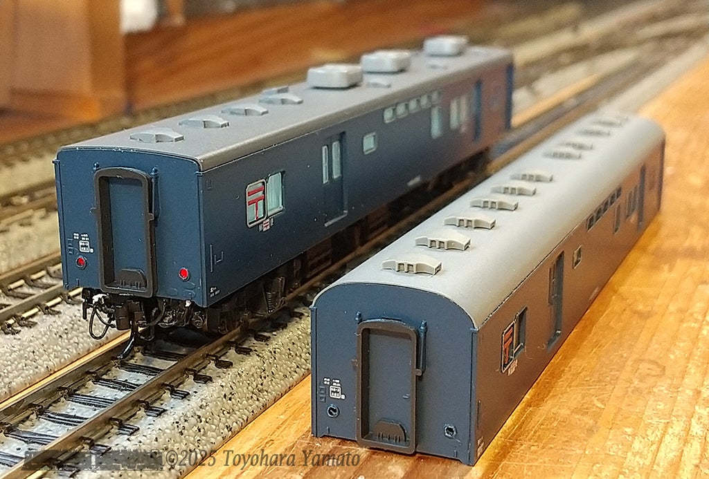 郵便車オユ10 冷房/非冷房着せ替え車両を整備 [鉄道模型] | 重単5175