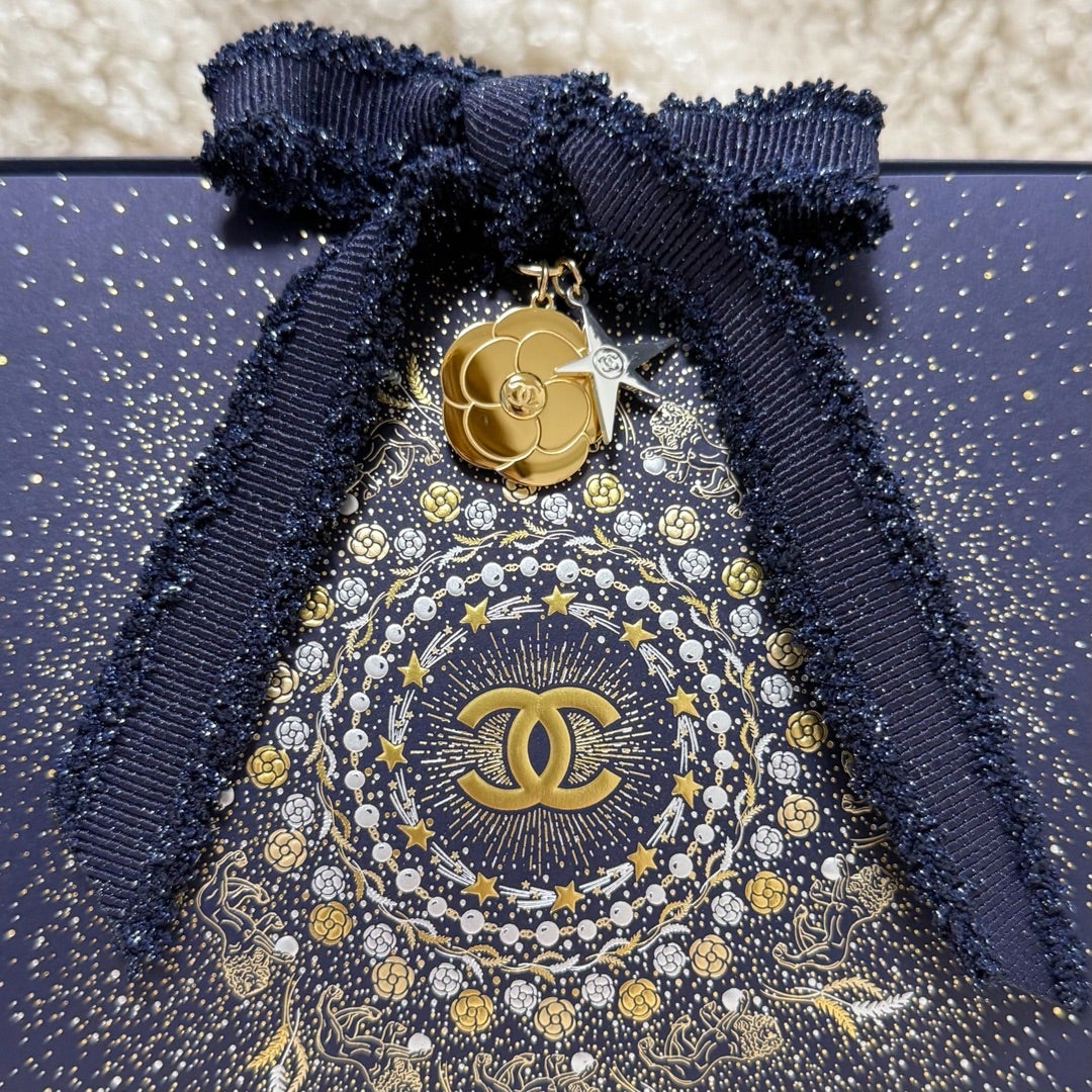 CHANEL】2025限定ノベルティシャネルホリデーチャーム付きギフト
