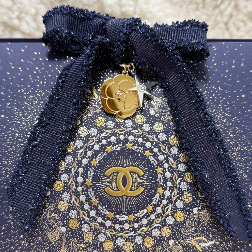 CHANEL】2025限定ノベルティシャネルホリデーチャーム付きギフト