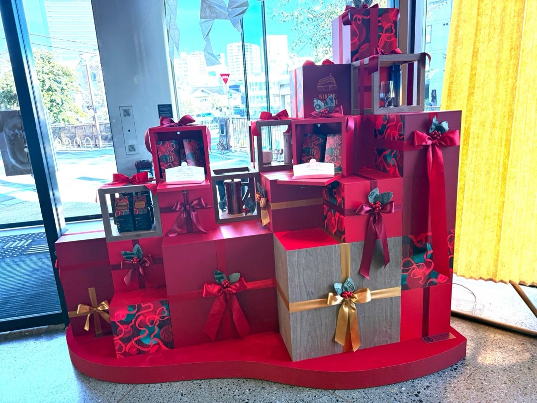 朝イチ潜入】スタバ ロースタリー東京でホリデー2025オーナメント