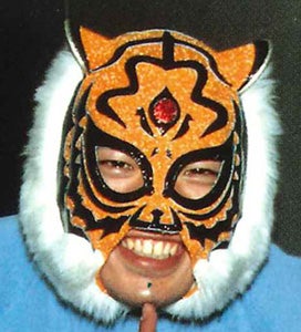 三沢タイガー マスク遍歴18枚目 「ゲジゲジヤギリオレンジ PV用
