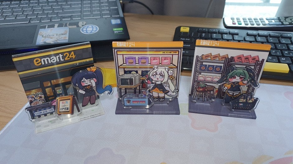 トリッカル X イーマート24 コラボ商品でデスクインテリアしてみたら