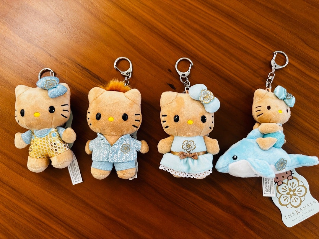 カハラホテルの「日焼けキティちゃん」並べてみました | 小笠原リサ