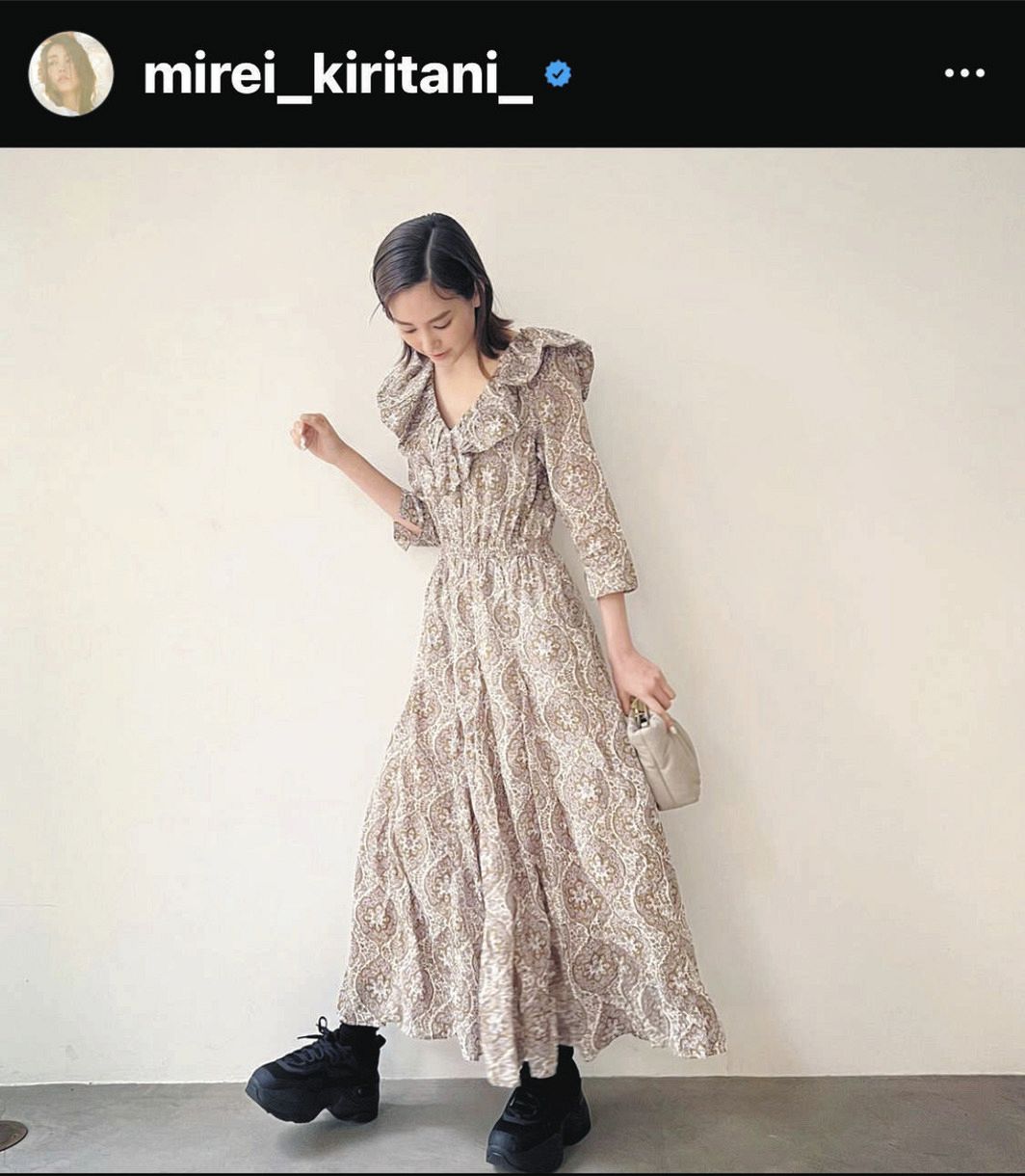 写真】桐谷美玲、花柄フリルに合わせた靴は…：中日スポーツ・東京中日