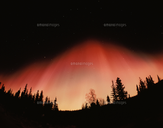 赤いオーロラと北斗七星 アラスカ[02861004247]の写真・イラスト素材